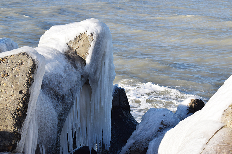 Peisaj de gheață pe litoral