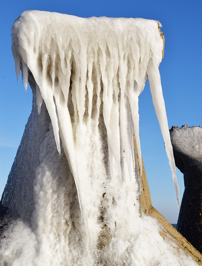 Peisaj de gheață pe litoral