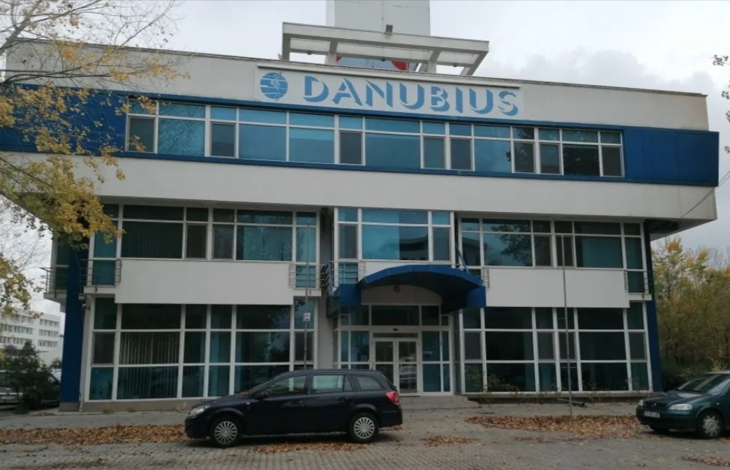 (FOTO) Clădirea Danubius din Mamaia se vinde cu 1,9 miloane de euro. În imobil a funcționat una dintre firmele lui Dragoș Anastasiu