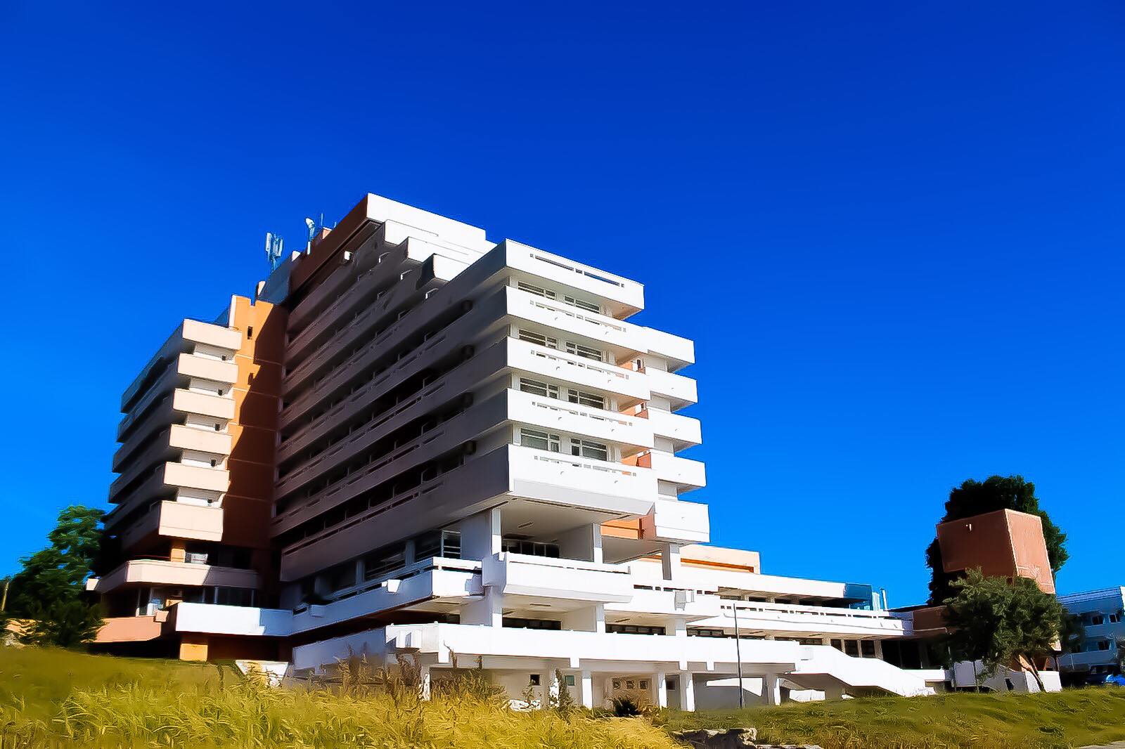 Clădirea hotelului Forum din Costinești, închiriată de BTT SA pe bucăți. Când au loc licitațiile pentru restaurantul, barul, terasa și un teren