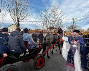 (FOTO/VIDEO) „Botezul cailor”, eveniment cu tradiție organizat în ziua de Bobotează în comuna Mihail Kogălniceanu, și-a desemnat și anul acesta câștigătorii