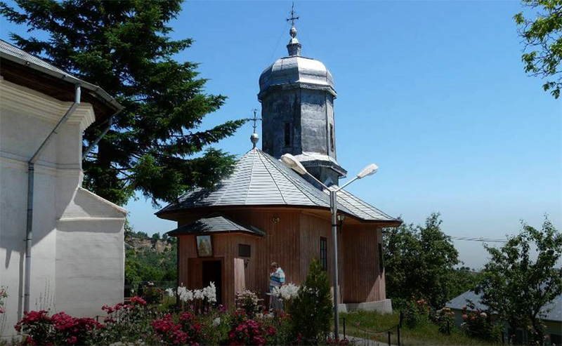 (FOTO) Mănăstirea unde Dumnezeu "te ia de mână": Icoana Maicii Domnului i-ar ajuta pe credincioși să devină părinți