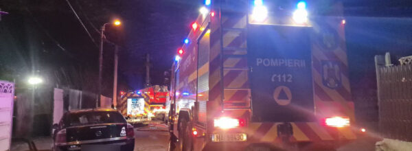 Incendiu palazu mare - pompieri noaptea