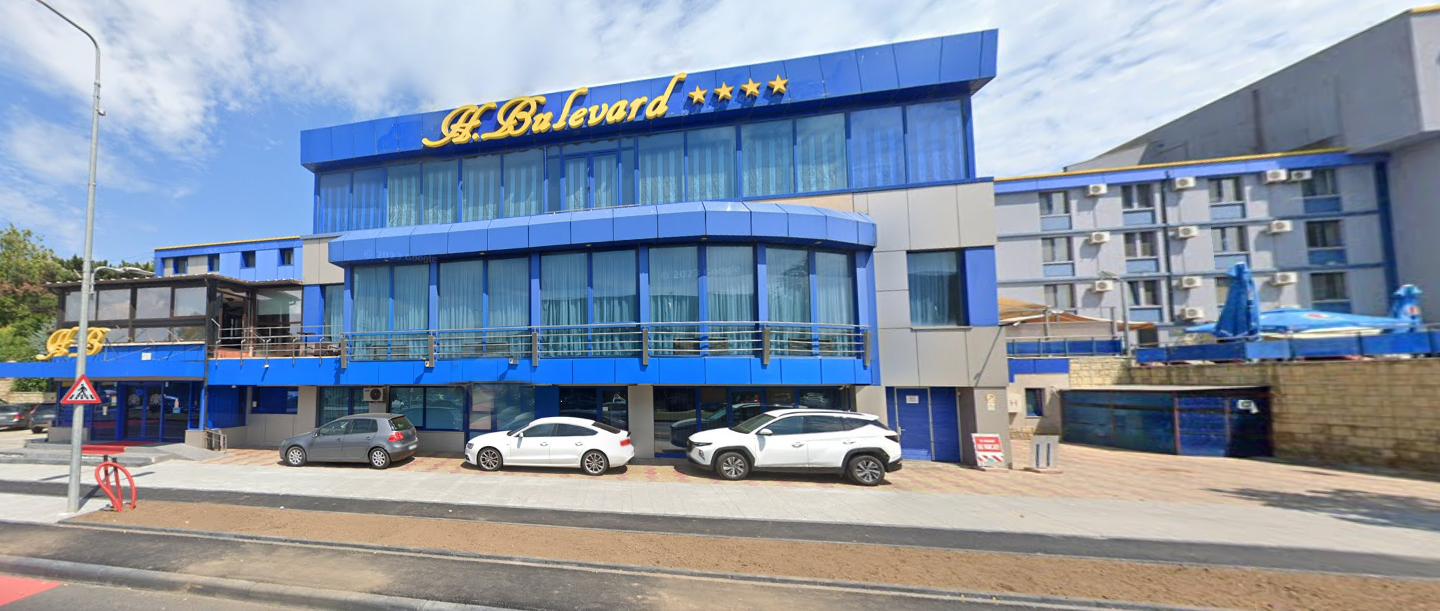 Cum arată Hotelul Bulevard din Mamaia, scos la vânzare la preț redus, de aproape șase milioane de euro