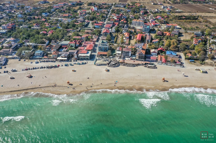 Smiley, Adela Popescu și Răzvan Fodor își deschid la Vama Veche un hotel. Când are loc inaugurarea