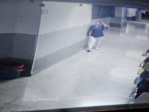 (FOTO/VIDEO) Incident șocant într-o maternitate: O femeie deghizată în asistentă medicală a răpit un nou-născut