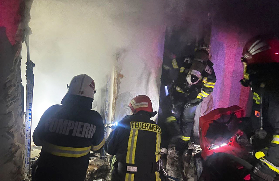 O locuință din Tulcea a ARS: Pompierii s-au luptat ore în șir cu vâlvătaia