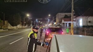 Un bărbat a ieșit la plimbare cu mașina în comuna Adamclisi, deși nu avea permis de conducere