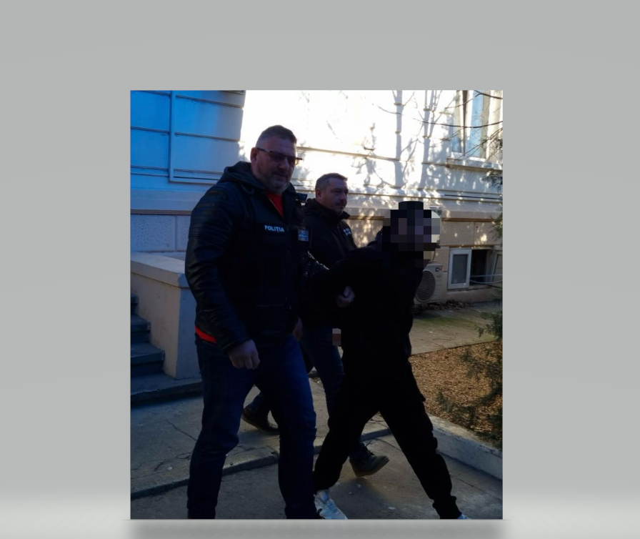 Spărgător de mașini, reținut de polițiștii din Mangalia: A furat din două autoturisme în aceeași seară