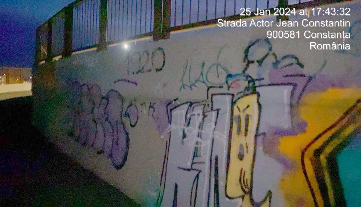 (FOTO) Amenzi URIAȘE pentru trei tineri prinși în fapt în timp ce desenau graffiti în zona cartierului Santa Marina Bay in Constanța