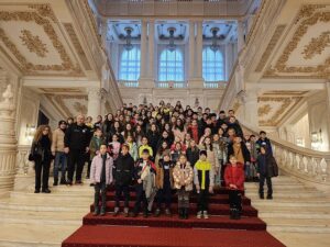 Primăria și Consiliul Local Cumpăna au oferit celor mai merituoși 100 de elevi din comună o excursie la Palatul Parlamentului și la Galeria de Automobile "Țiriac Collection"