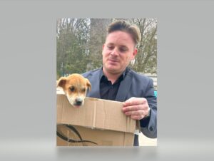 Cora, o cățelușă de doar o lună de la Adăpostul Public de Animale Abandonate Constanța și-a găsit o nouă casă