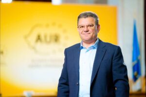 Este scandal în AUR: Deputatul Coarnă a demisionat din partid. George Simion spune că acesta a fost dat afară