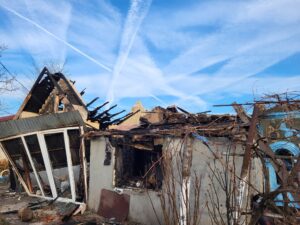 (FOTO) O familie din comuna Ciocârlia are nevoie de ajutor! Casa unde locuia a ars din temelii