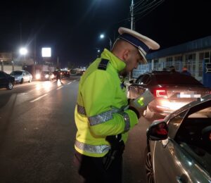 Tânăr suspect că ar fi consumat substanțe interzise, prins de polițiști pe o stradă din Valu lui Traian