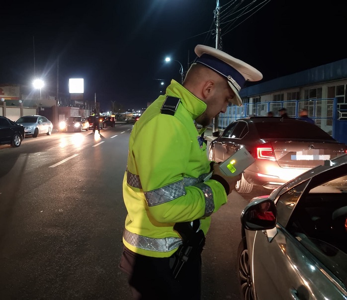 Tânăr suspect că ar fi consumat substanțe interzise, prins de polițiști pe o stradă din Valu lui Traian