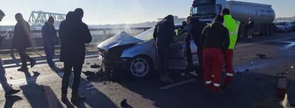 accident autoturism TIR pod Ovidiu